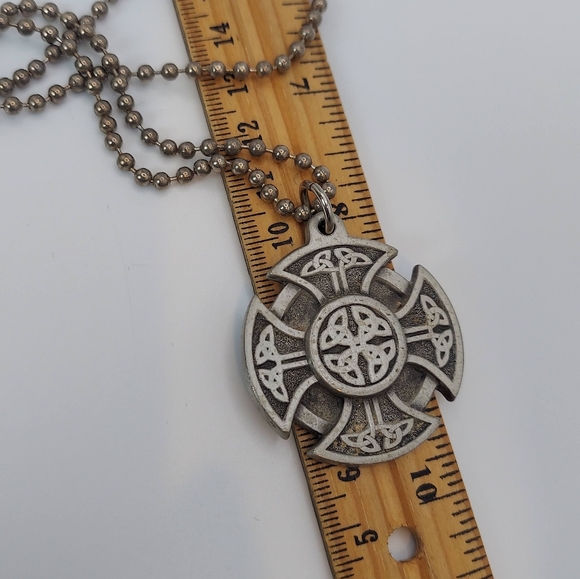 Vintage Fine Pewter Celtic Pendant on Necklace. - Picture 3 of 10